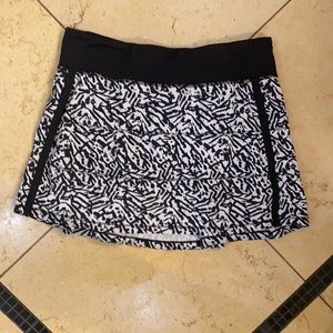 Lululemon black and white animal print tennis skirt size 6